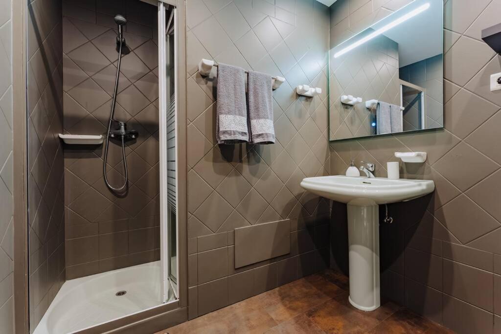 Super Anadia - Golden Apartment ฟุงชาล ภายนอก รูปภาพ